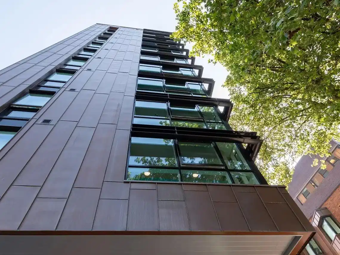 Exterior?w=400&h=260&fit=crop&q=40&auto=format&trim=auto