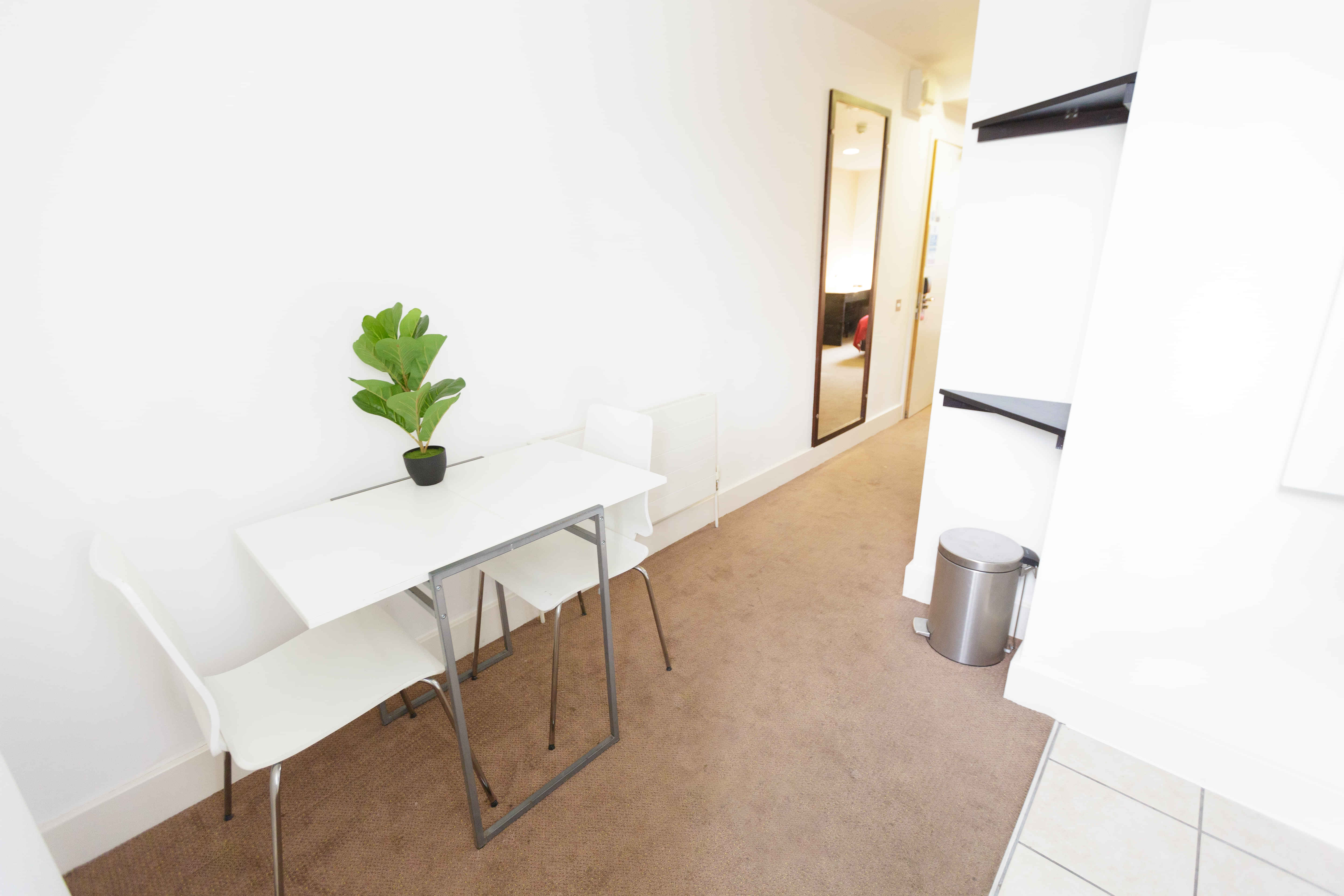 Common Area?w=400&h=260&fit=crop&q=40&auto=format&trim=auto