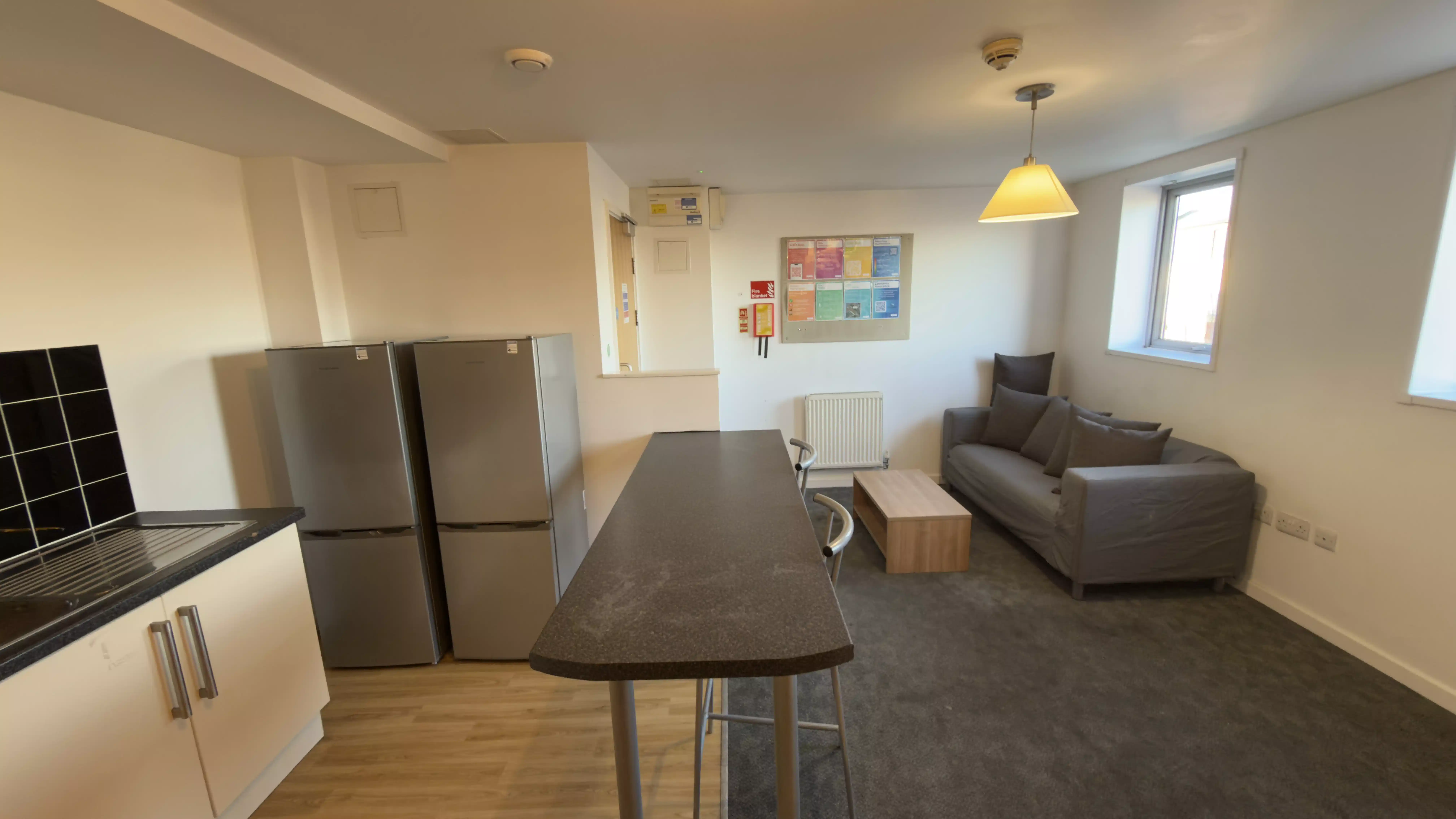 Exterior?w=400&h=260&fit=crop&q=40&auto=format&trim=auto