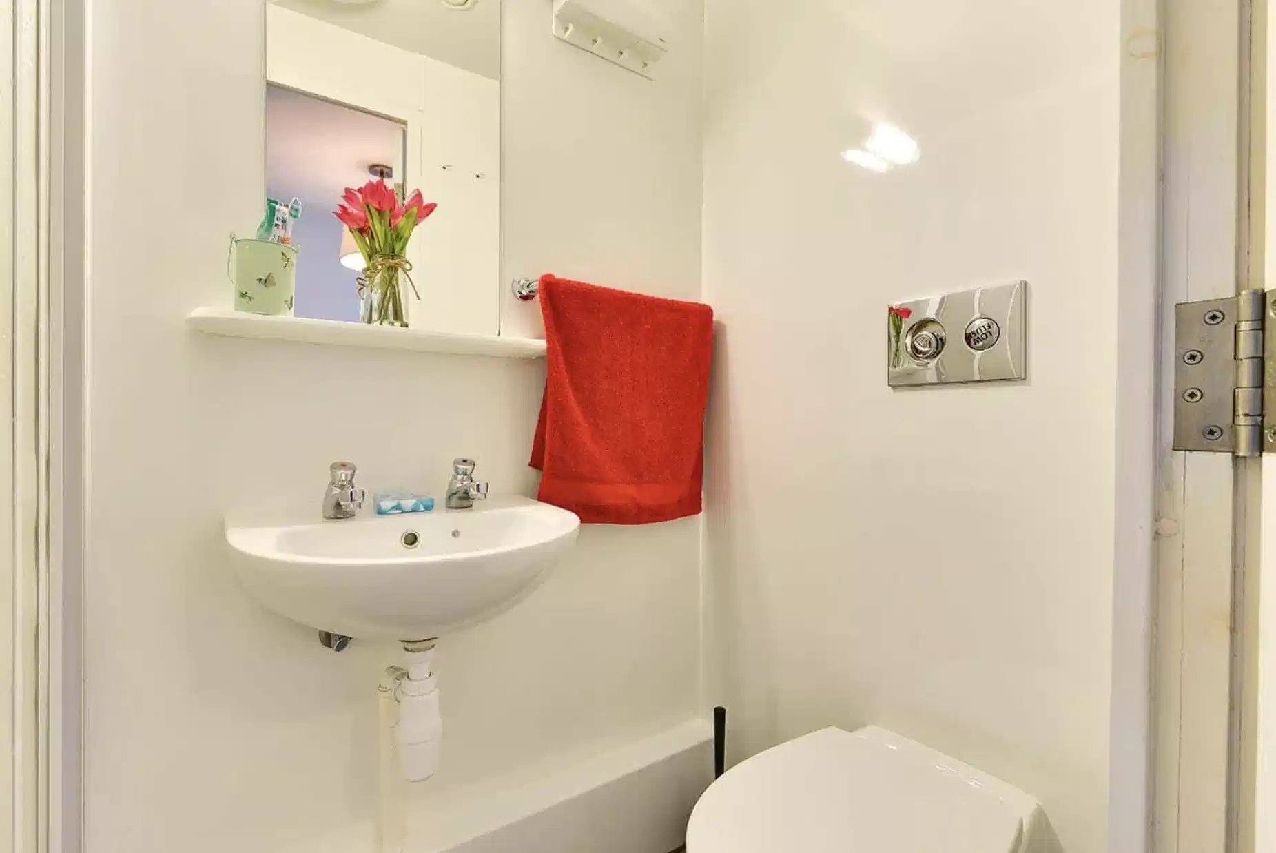 Exterior?w=400&h=260&fit=crop&q=40&auto=format&trim=auto