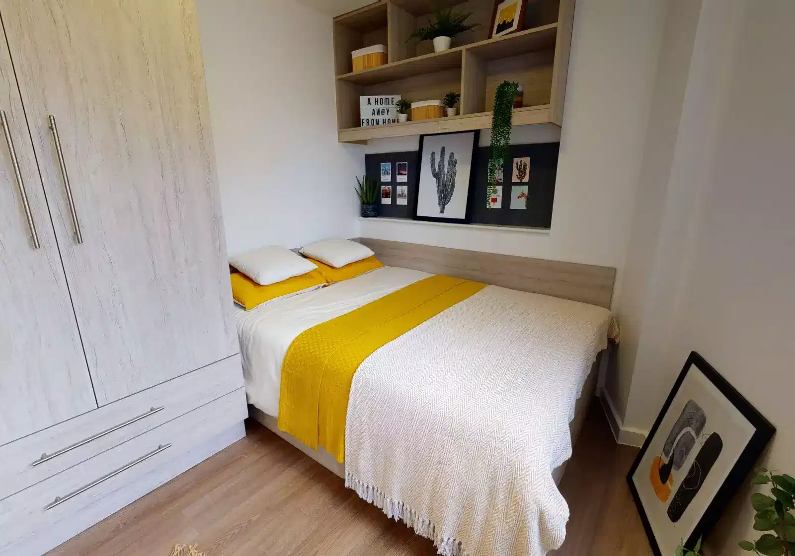 Gold En Suite
