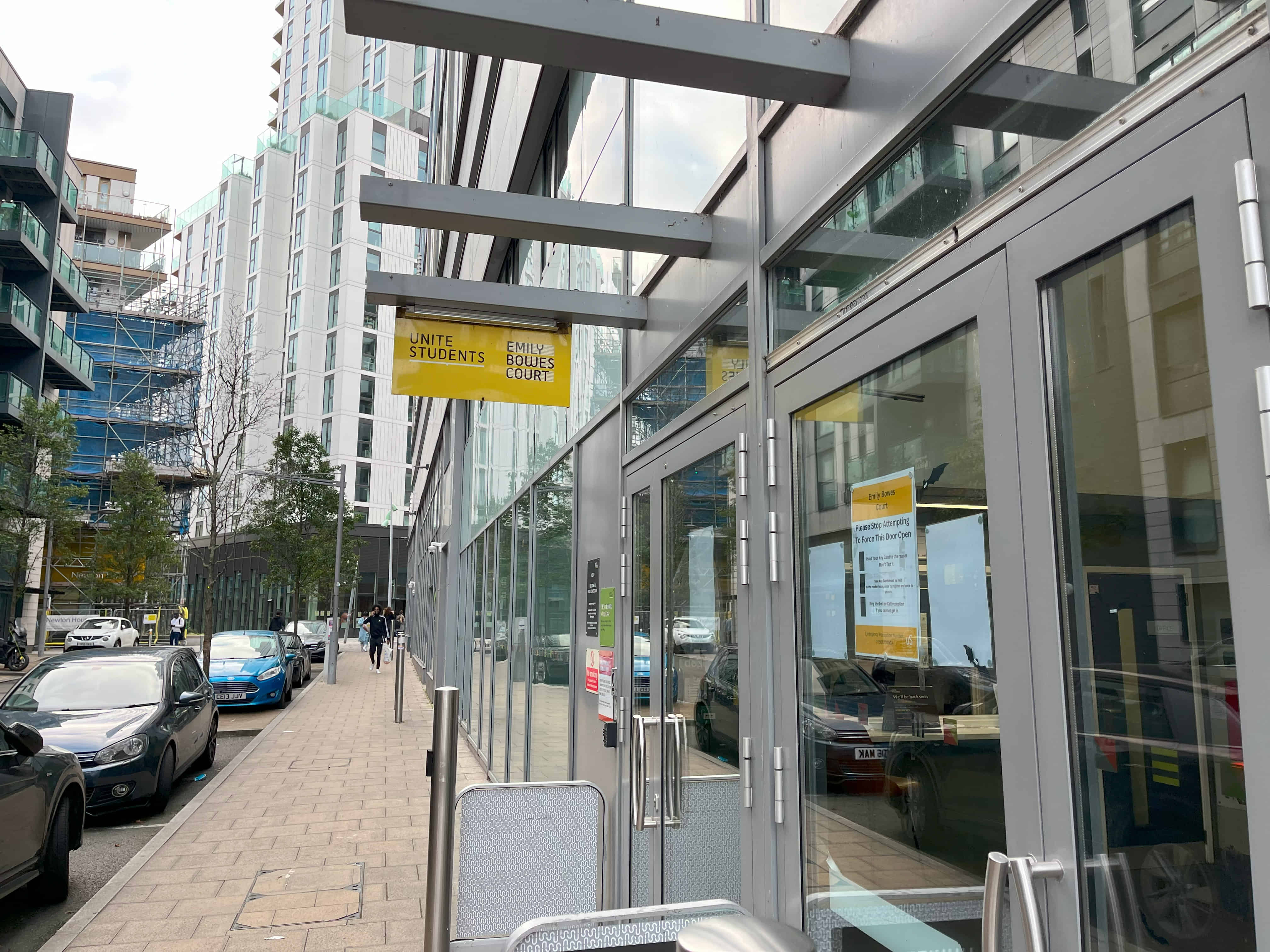 Common Area?w=400&h=260&fit=crop&q=40&auto=format&trim=auto