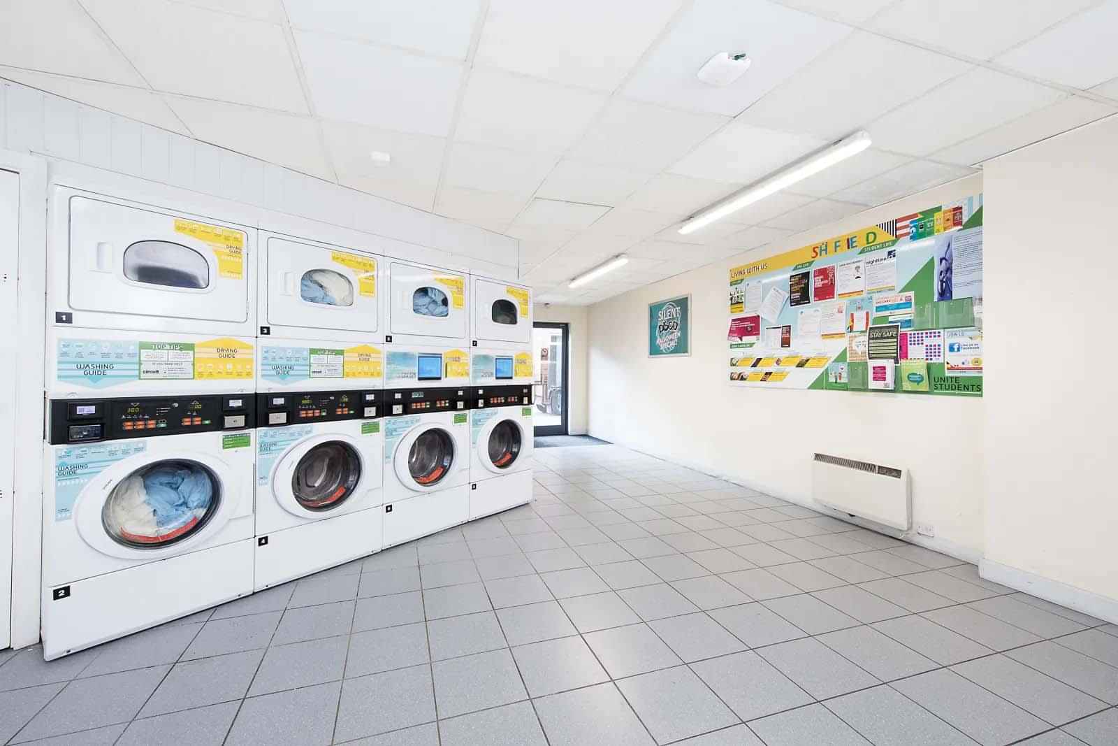 Exterior?w=400&h=260&fit=crop&q=40&auto=format&trim=auto