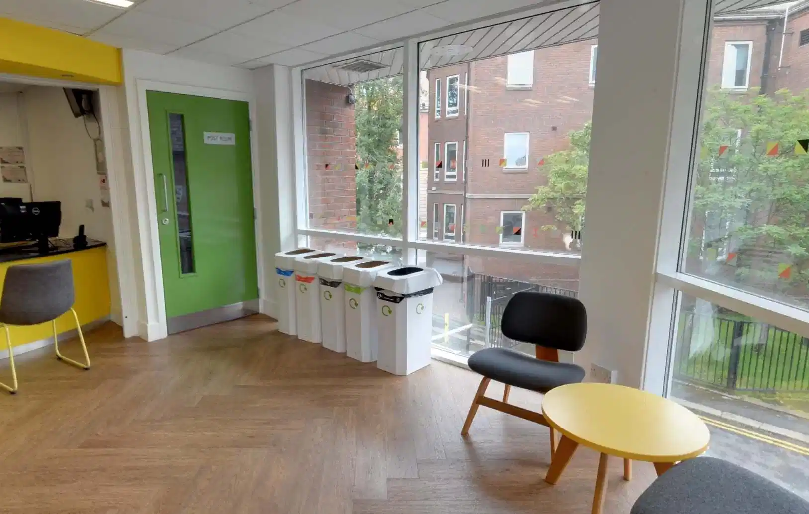 Exterior?w=400&h=260&fit=crop&q=40&auto=format&trim=auto