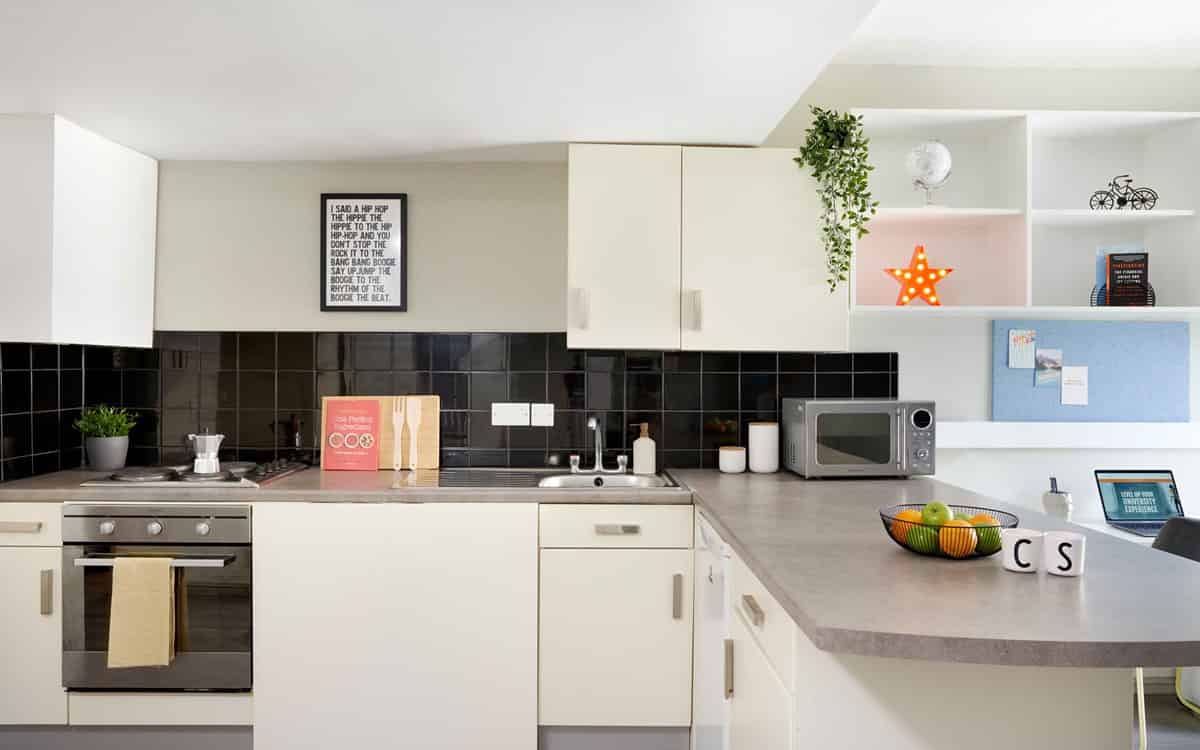 Kitchen?w=400&h=260&fit=crop&q=40&auto=format&trim=auto