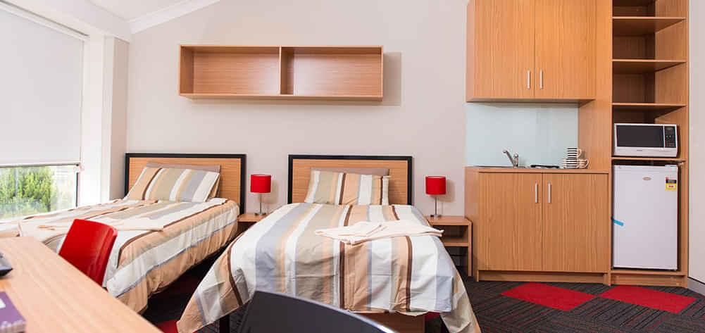 Amenities?w=400&h=260&fit=crop&q=40&auto=format&trim=auto