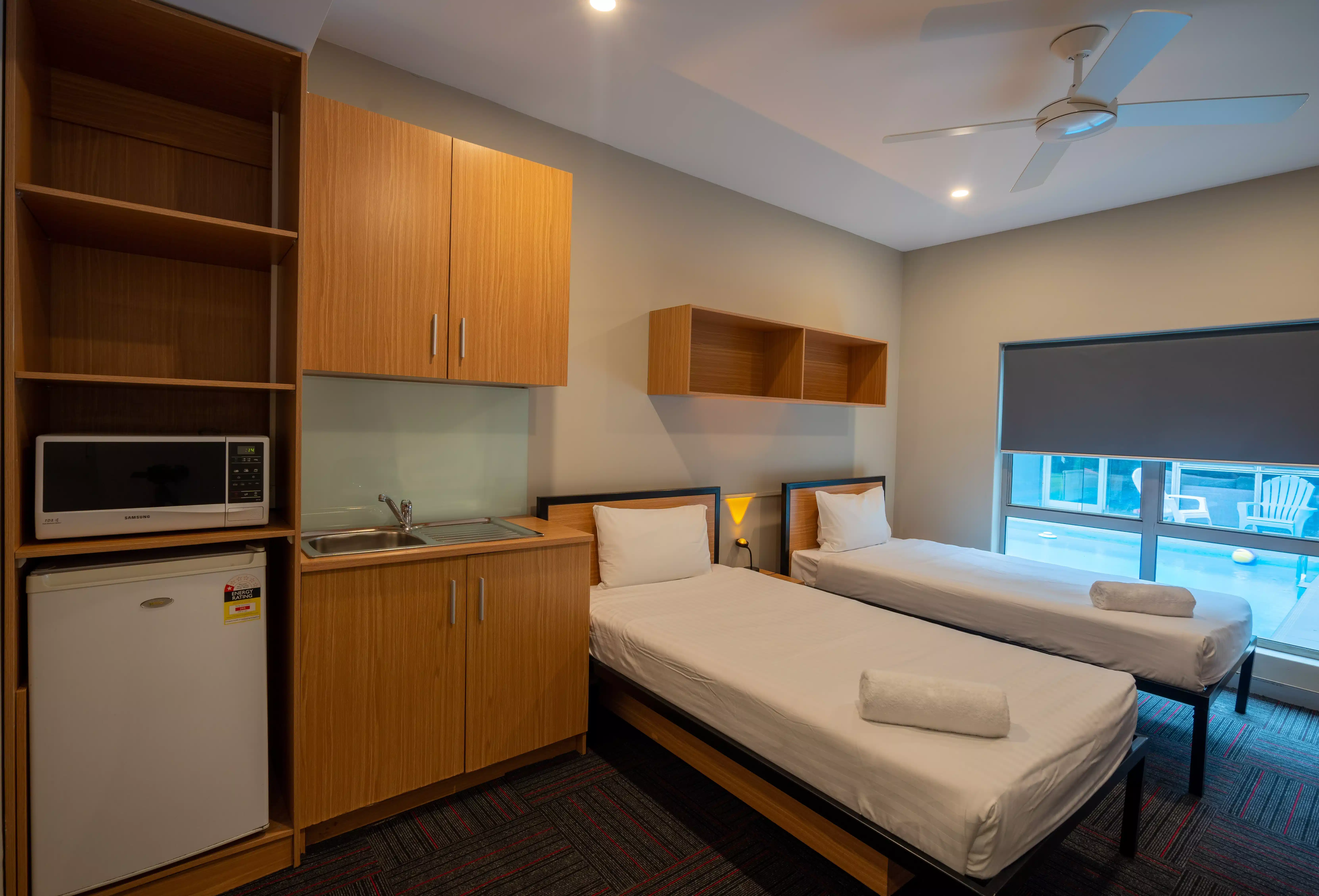 Amenities?w=400&h=260&fit=crop&q=40&auto=format&trim=auto