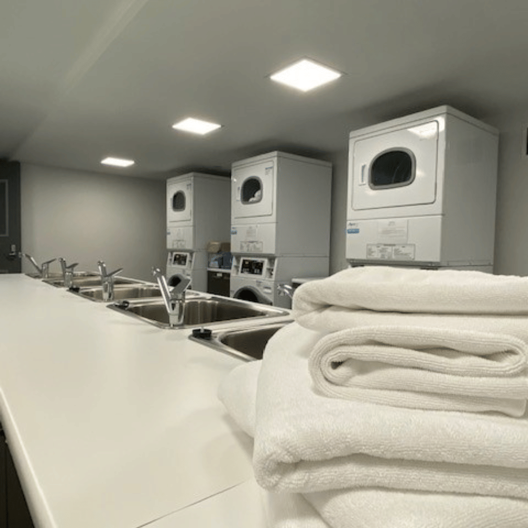 Amenities?w=400&h=260&fit=crop&q=40&auto=format&trim=auto