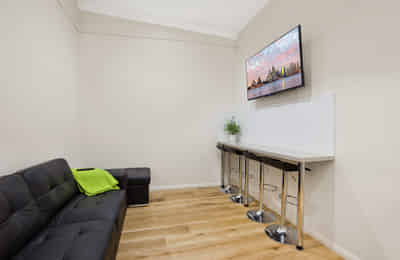 Amenities?w=400&h=260&fit=crop&q=40&auto=format&trim=auto