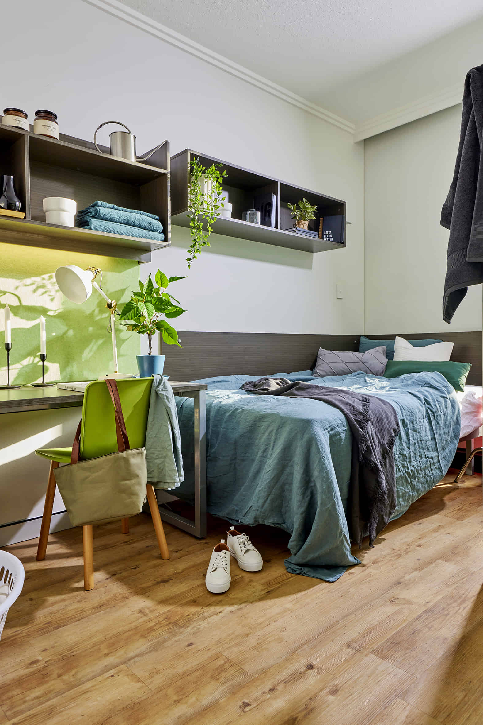 Twin, King Single Bed, 6 Bed Apartment