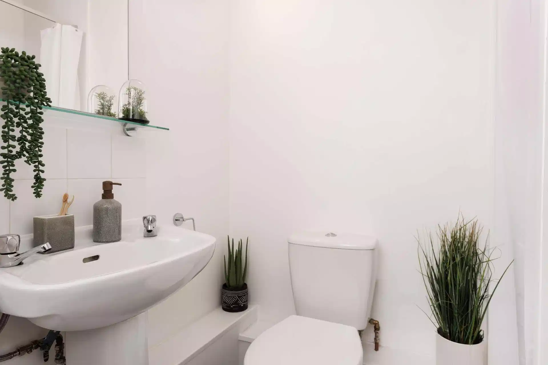 Common Area?w=400&h=260&fit=crop&q=40&auto=format&trim=auto