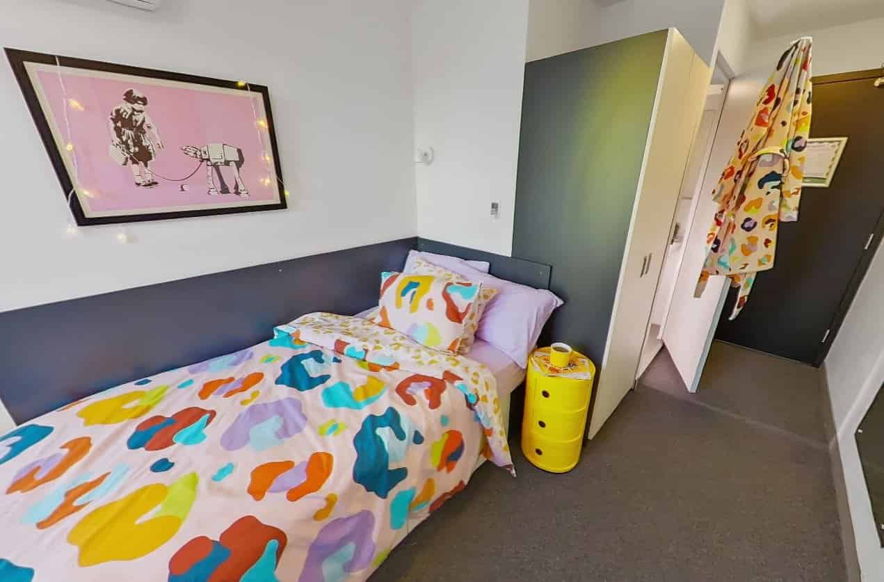 4 Bedroom Ensuite, King Single Bed