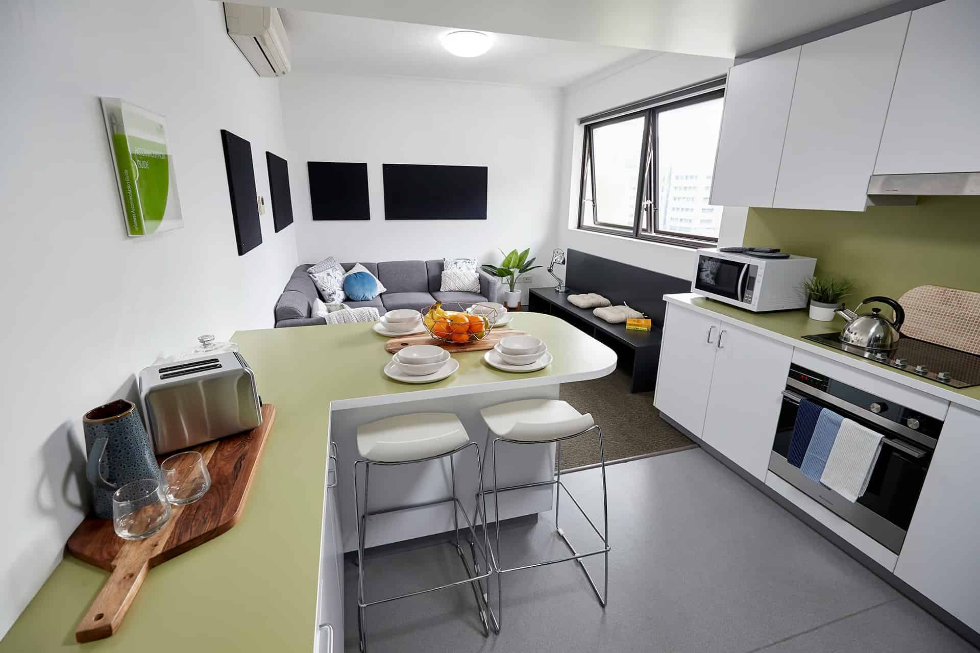 Exterior?w=400&h=260&fit=crop&q=40&auto=format&trim=auto