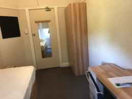 Common Area?w=400&h=260&fit=crop&q=40&auto=format&trim=auto