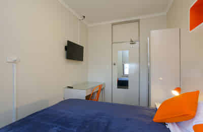 Kitchen?w=400&h=260&fit=crop&q=40&auto=format&trim=auto