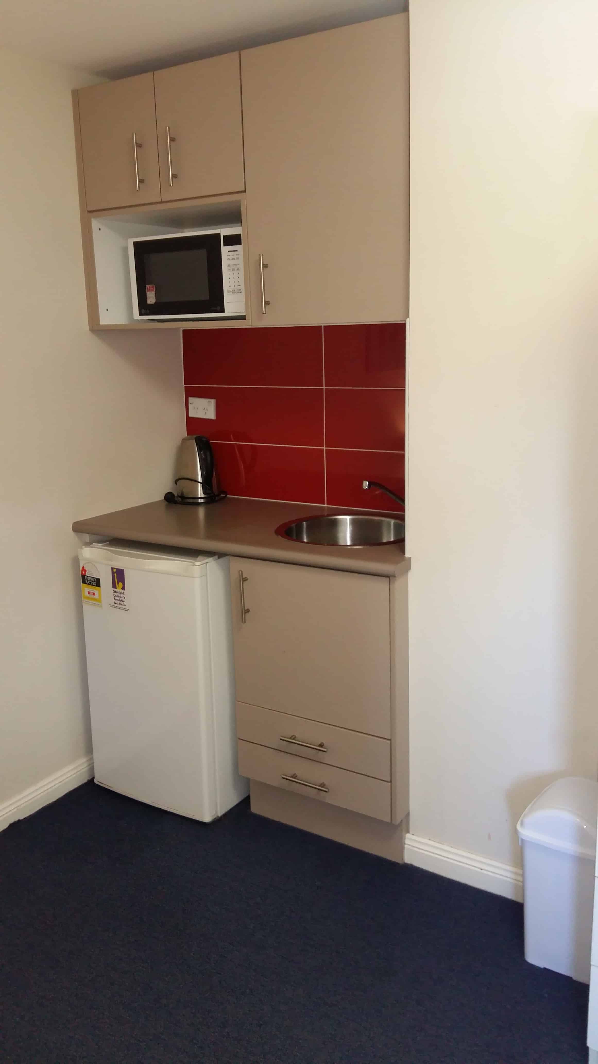 Common Area?w=400&h=260&fit=crop&q=40&auto=format&trim=auto