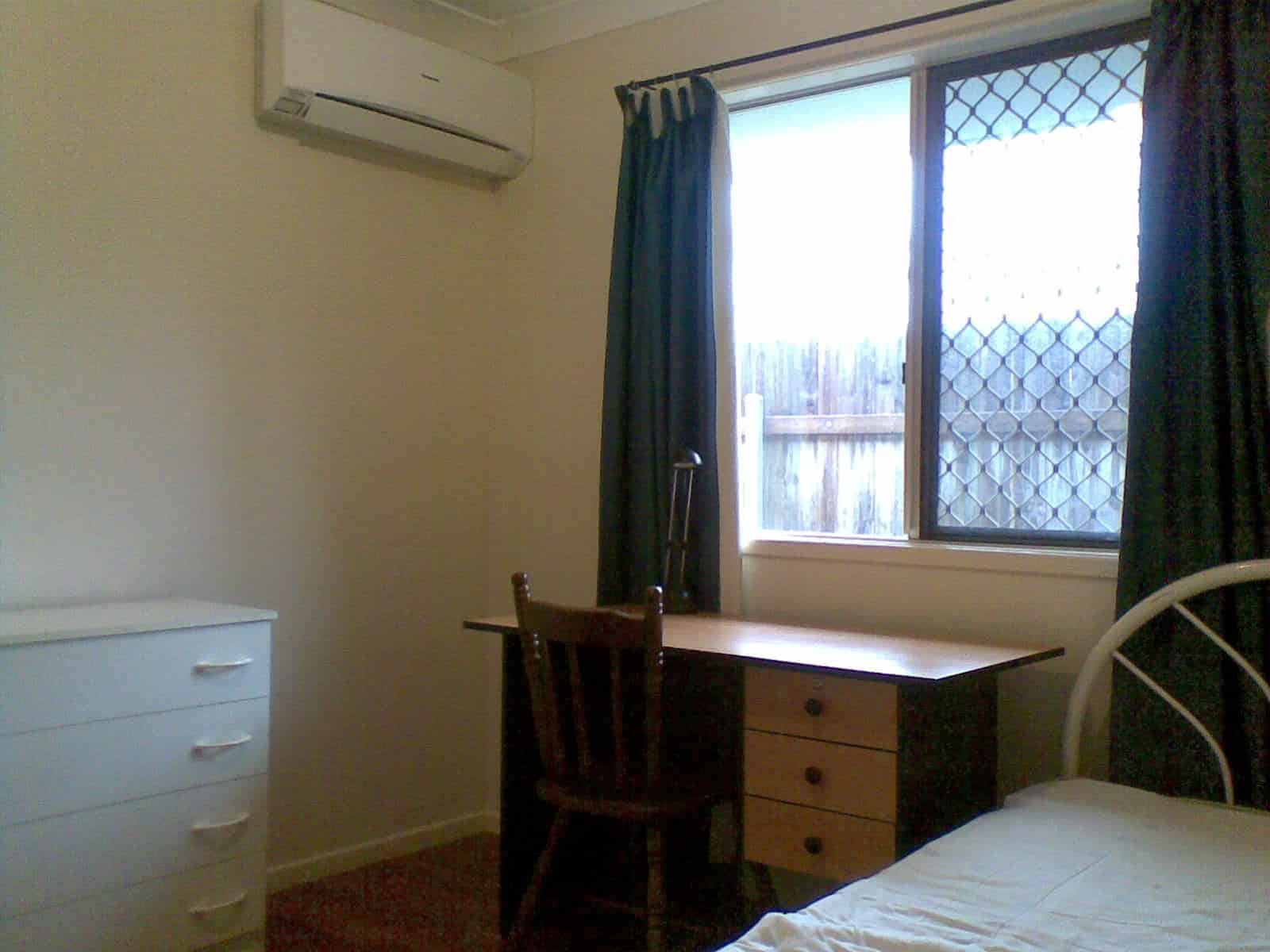 Kitchen?w=400&h=260&fit=crop&q=40&auto=format&trim=auto