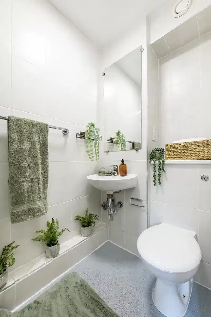 Common Area?w=400&h=260&fit=crop&q=40&auto=format&trim=auto