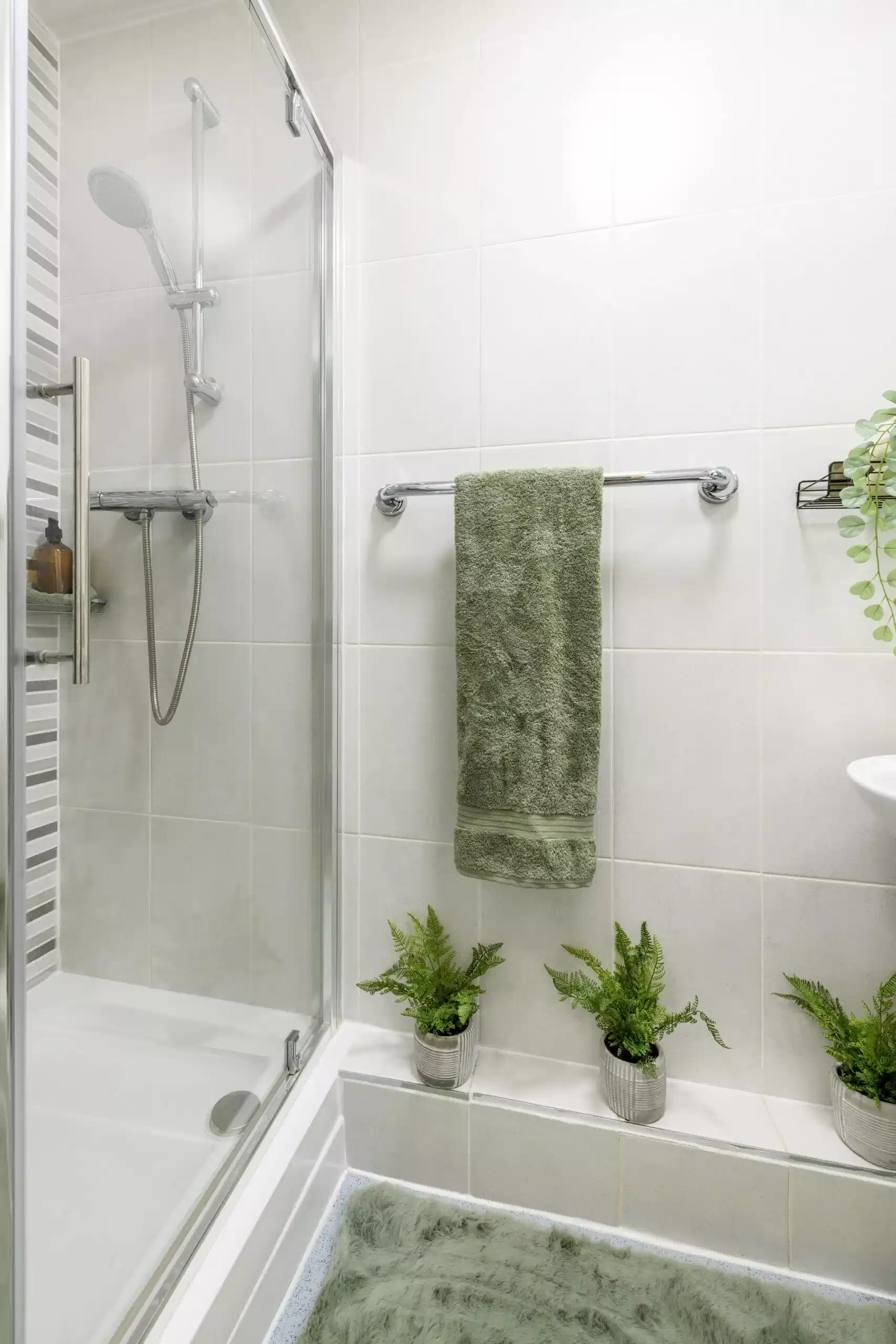 Common Area?w=400&h=260&fit=crop&q=40&auto=format&trim=auto