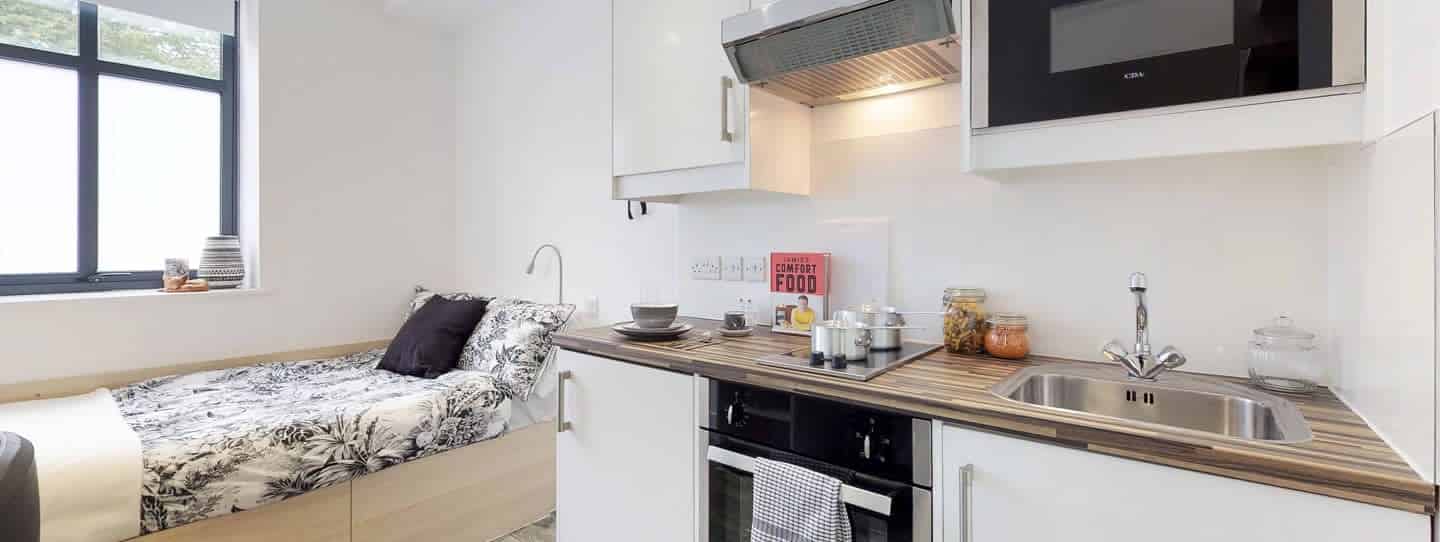 Common Area?w=400&h=260&fit=crop&q=40&auto=format&trim=auto