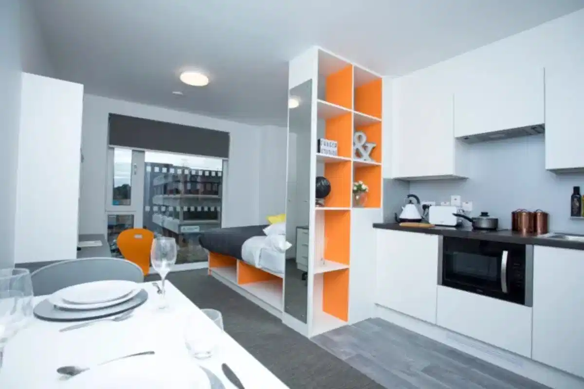 Common Area?w=400&h=260&fit=crop&q=40&auto=format&trim=auto