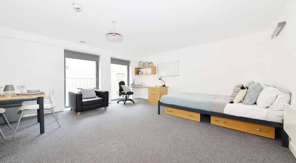 Amenities?w=400&h=260&fit=crop&q=40&auto=format&trim=auto