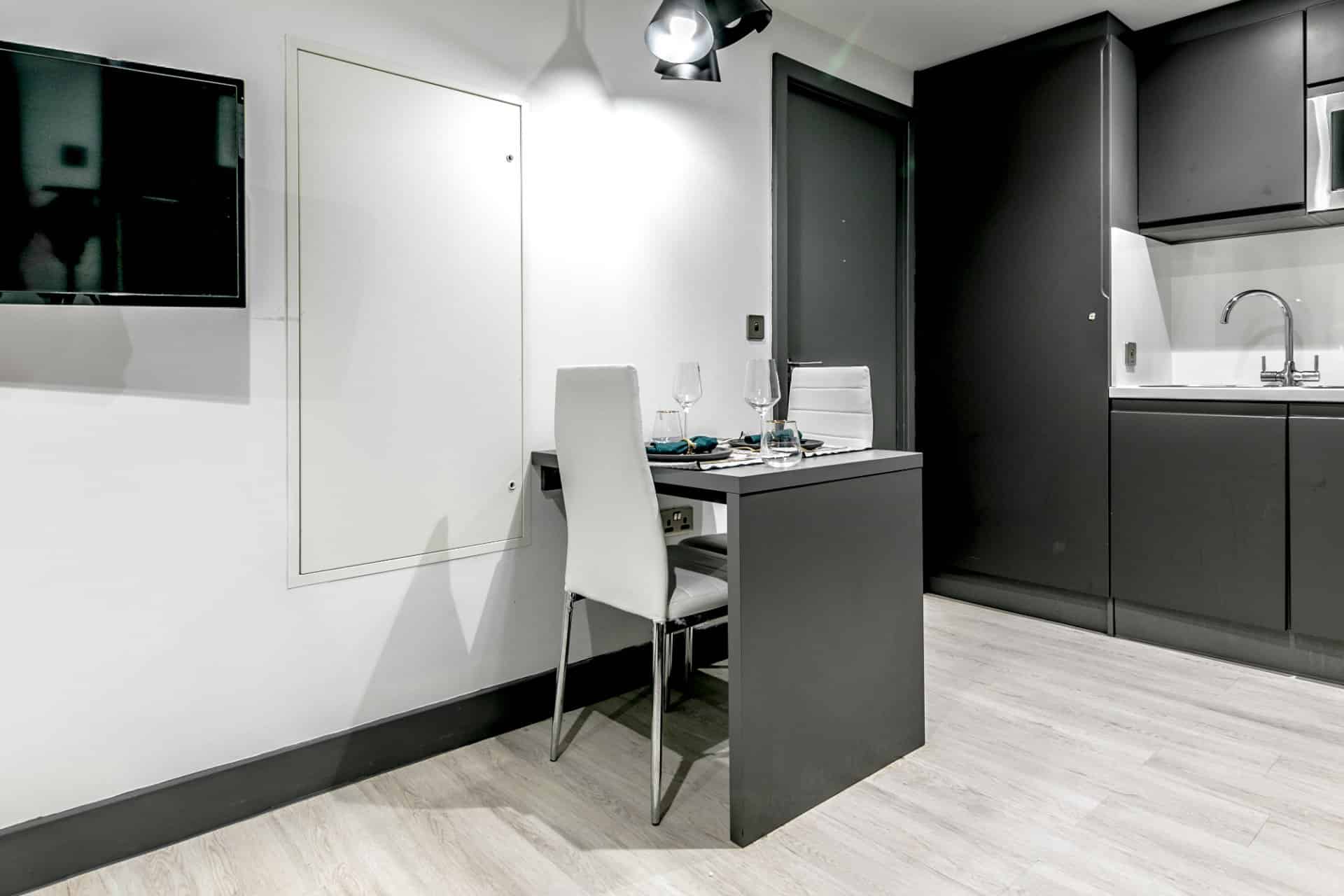 Amenities?w=400&h=260&fit=crop&q=40&auto=format&trim=auto