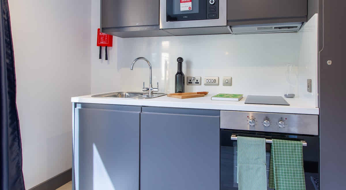 Amenities?w=400&h=260&fit=crop&q=40&auto=format&trim=auto