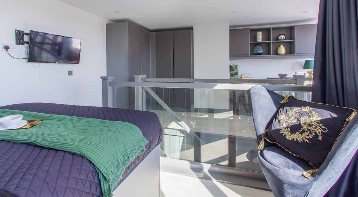 Amenities?w=400&h=260&fit=crop&q=40&auto=format&trim=auto