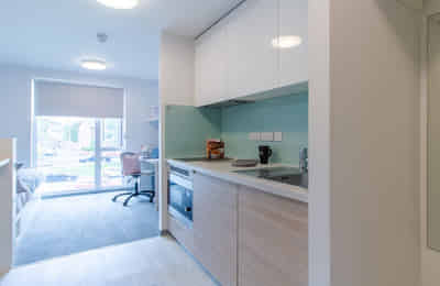 Common Area?w=400&h=260&fit=crop&q=40&auto=format&trim=auto