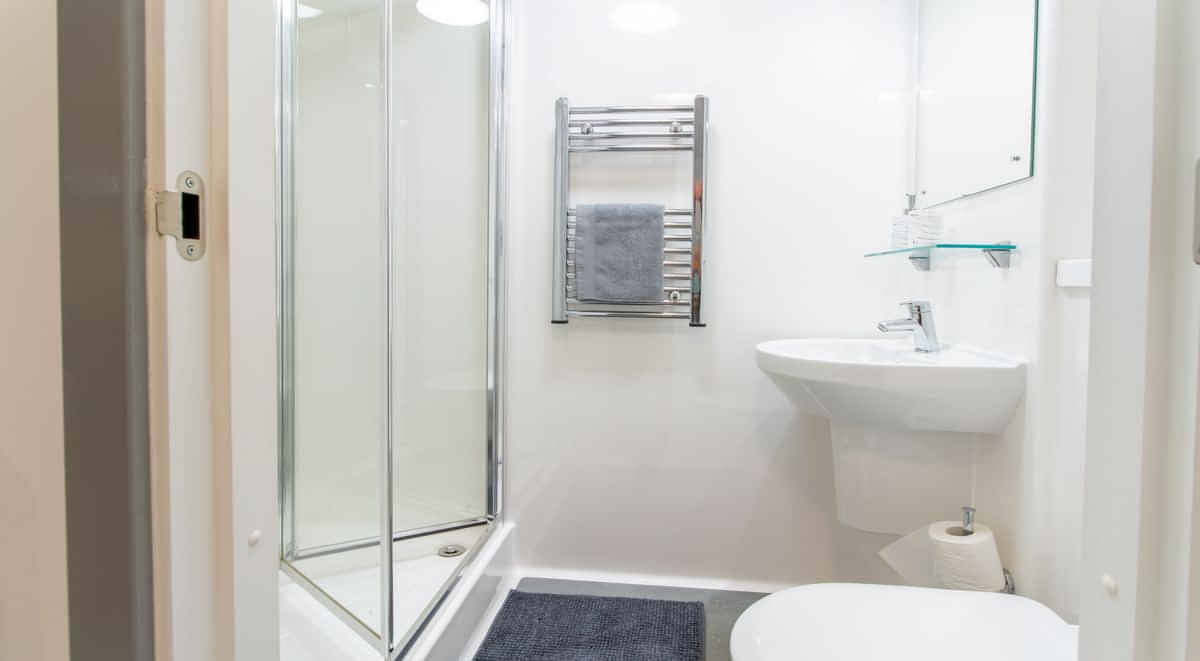 Common Area?w=400&h=260&fit=crop&q=40&auto=format&trim=auto