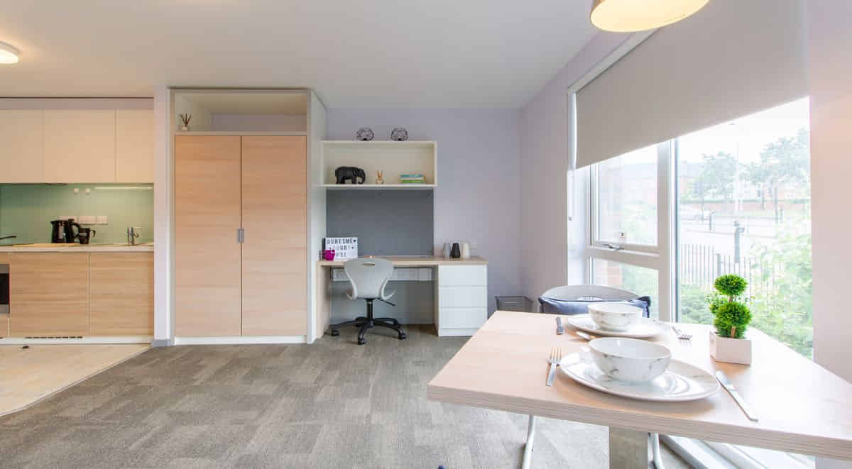 Common Area?w=400&h=260&fit=crop&q=40&auto=format&trim=auto