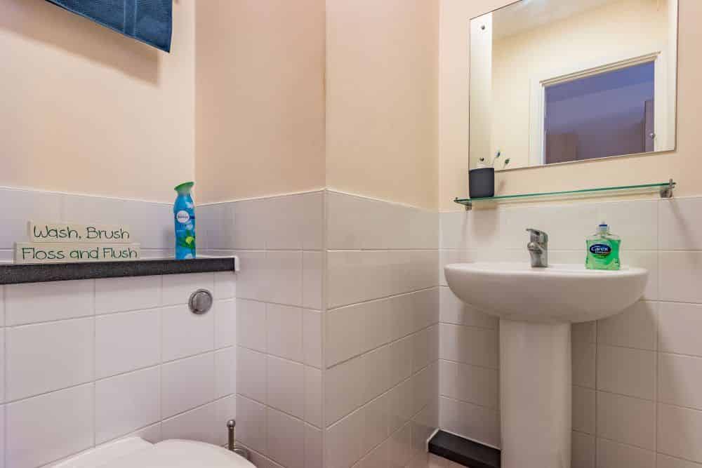 Common Area?w=400&h=260&fit=crop&q=40&auto=format&trim=auto