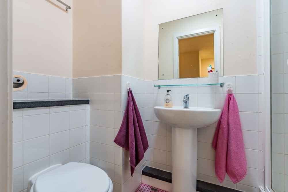 Common Area?w=400&h=260&fit=crop&q=40&auto=format&trim=auto