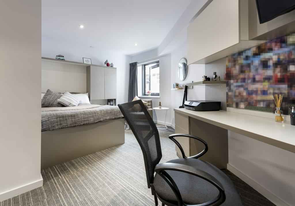 Kitchen?w=400&h=260&fit=crop&q=40&auto=format&trim=auto