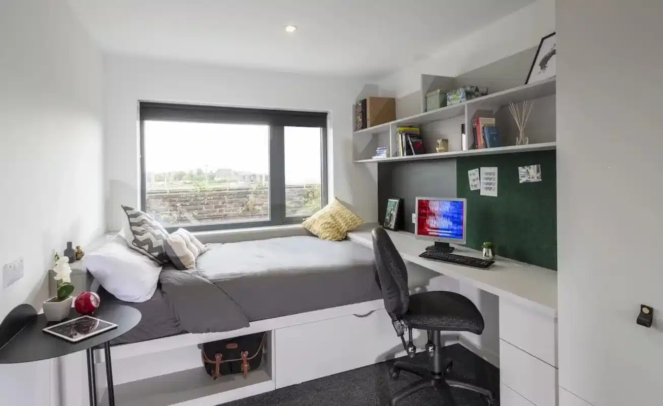 Amenities?w=400&h=260&fit=crop&q=40&auto=format&trim=auto