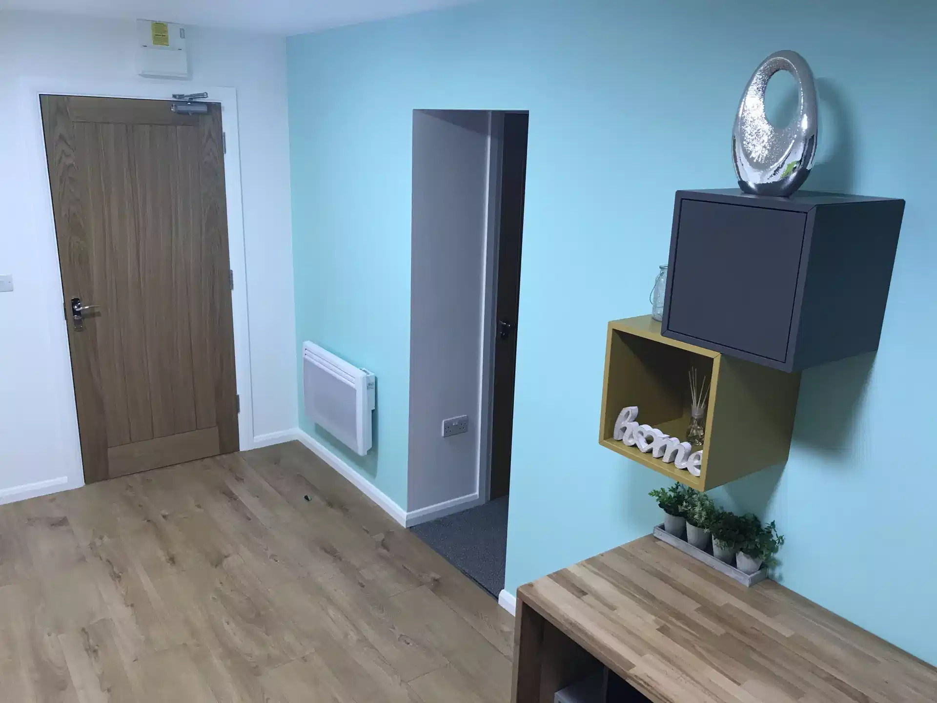 Bedroom?w=400&h=260&fit=crop&q=40&auto=format&trim=auto