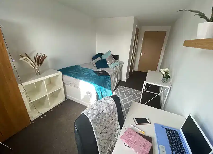 Bedroom?w=400&h=260&fit=crop&q=40&auto=format&trim=auto