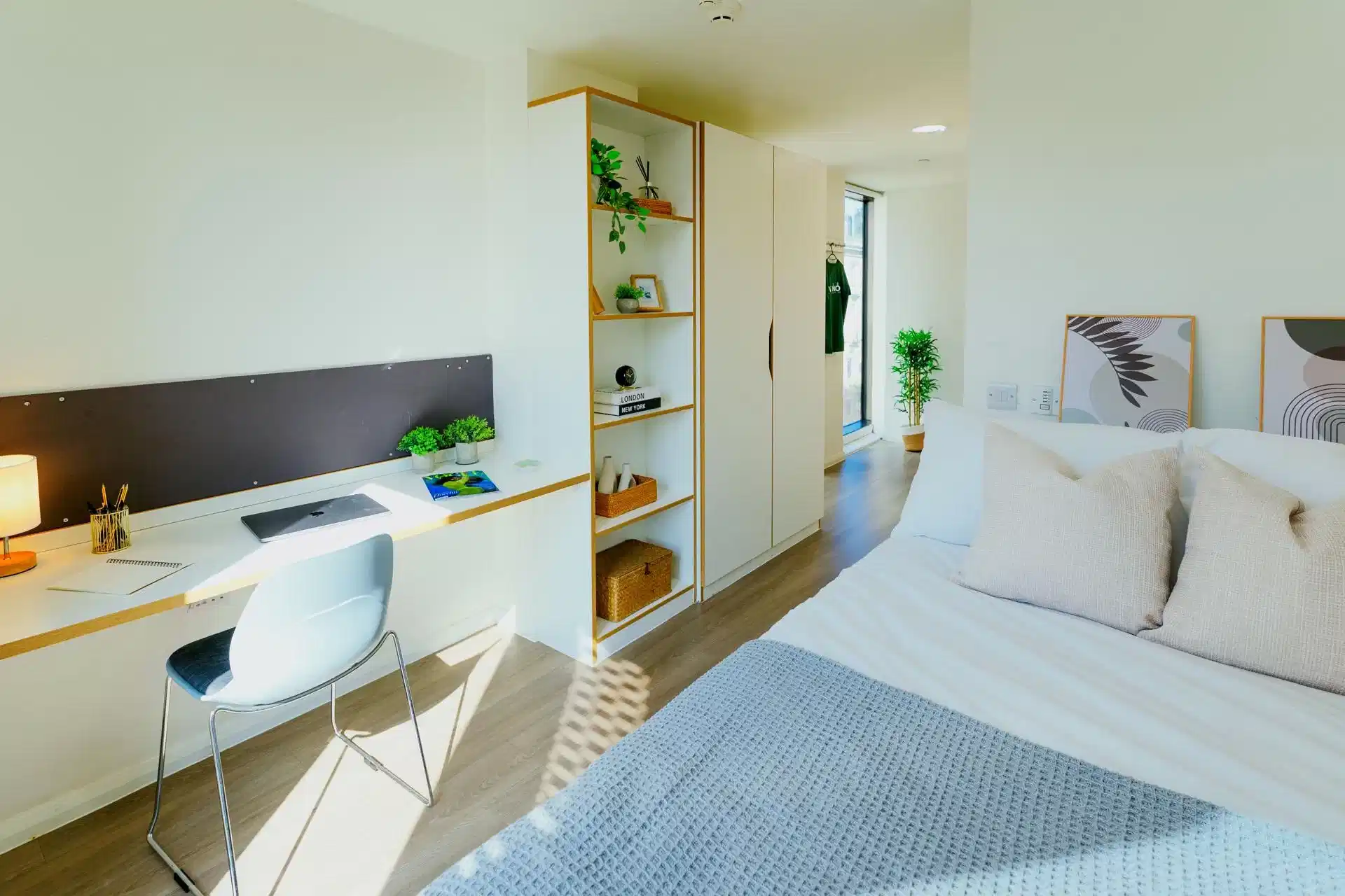 Silver Ensuite, Bridge Street
