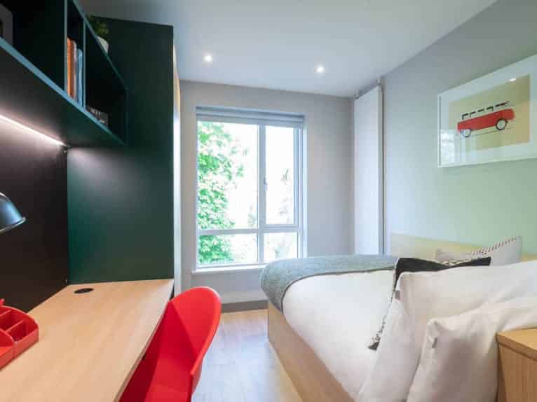 Gold En Suite