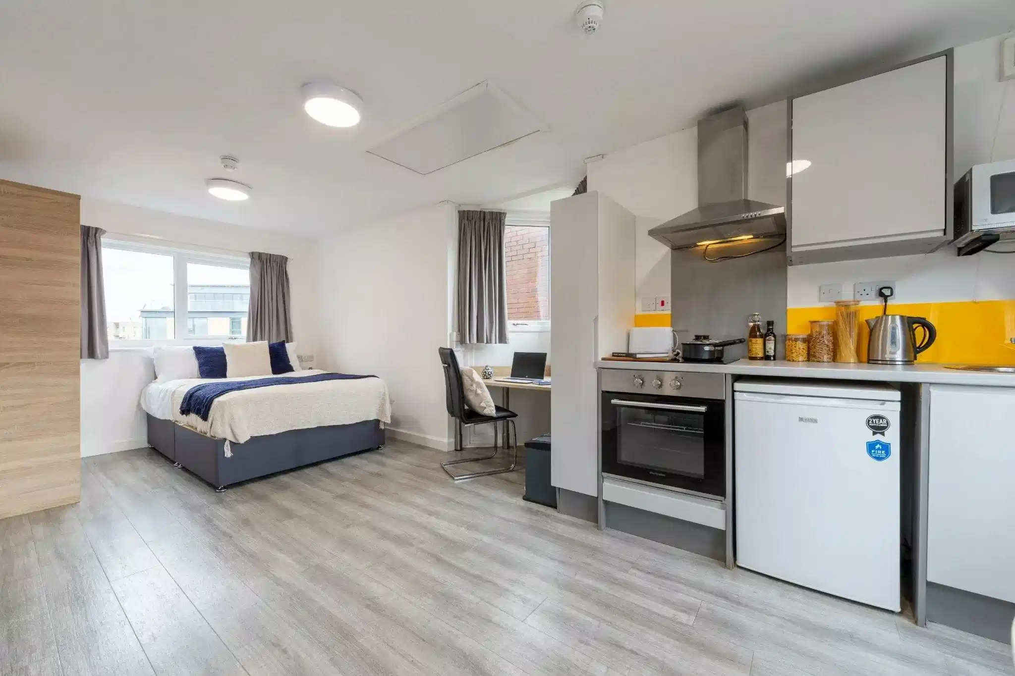 Exterior?w=400&h=260&fit=crop&q=40&auto=format&trim=auto