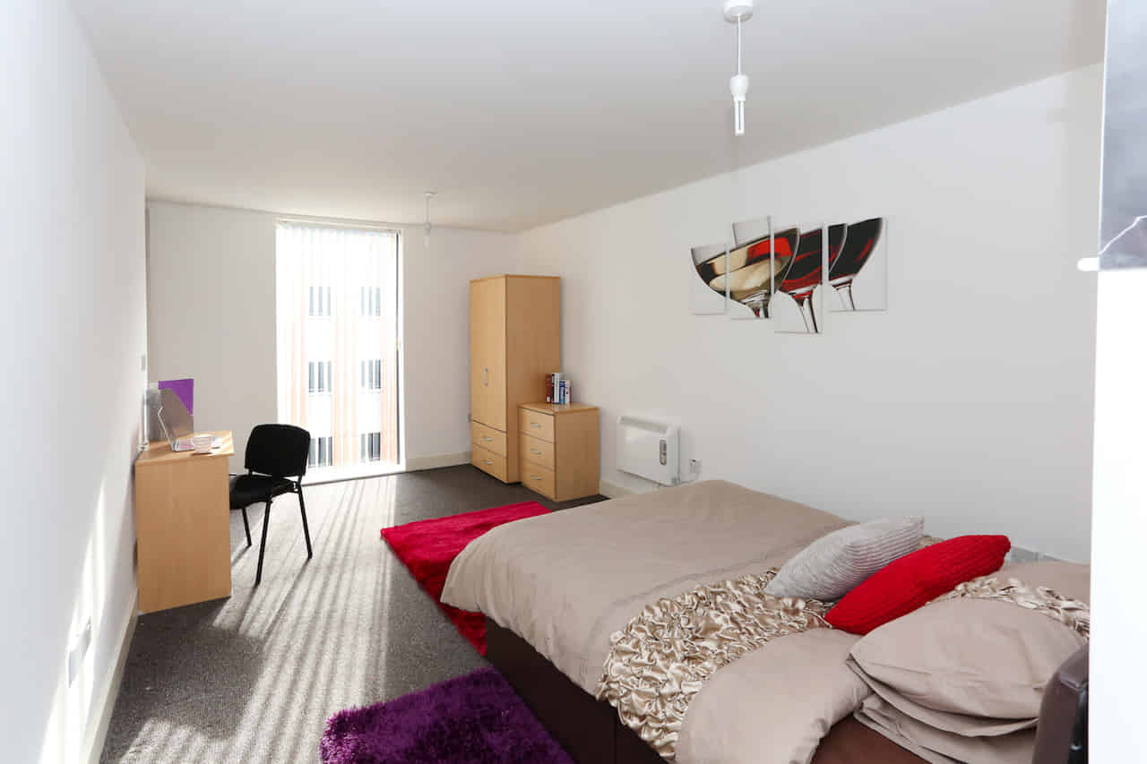 Room?w=400&h=260&fit=crop&q=40&auto=format&trim=auto