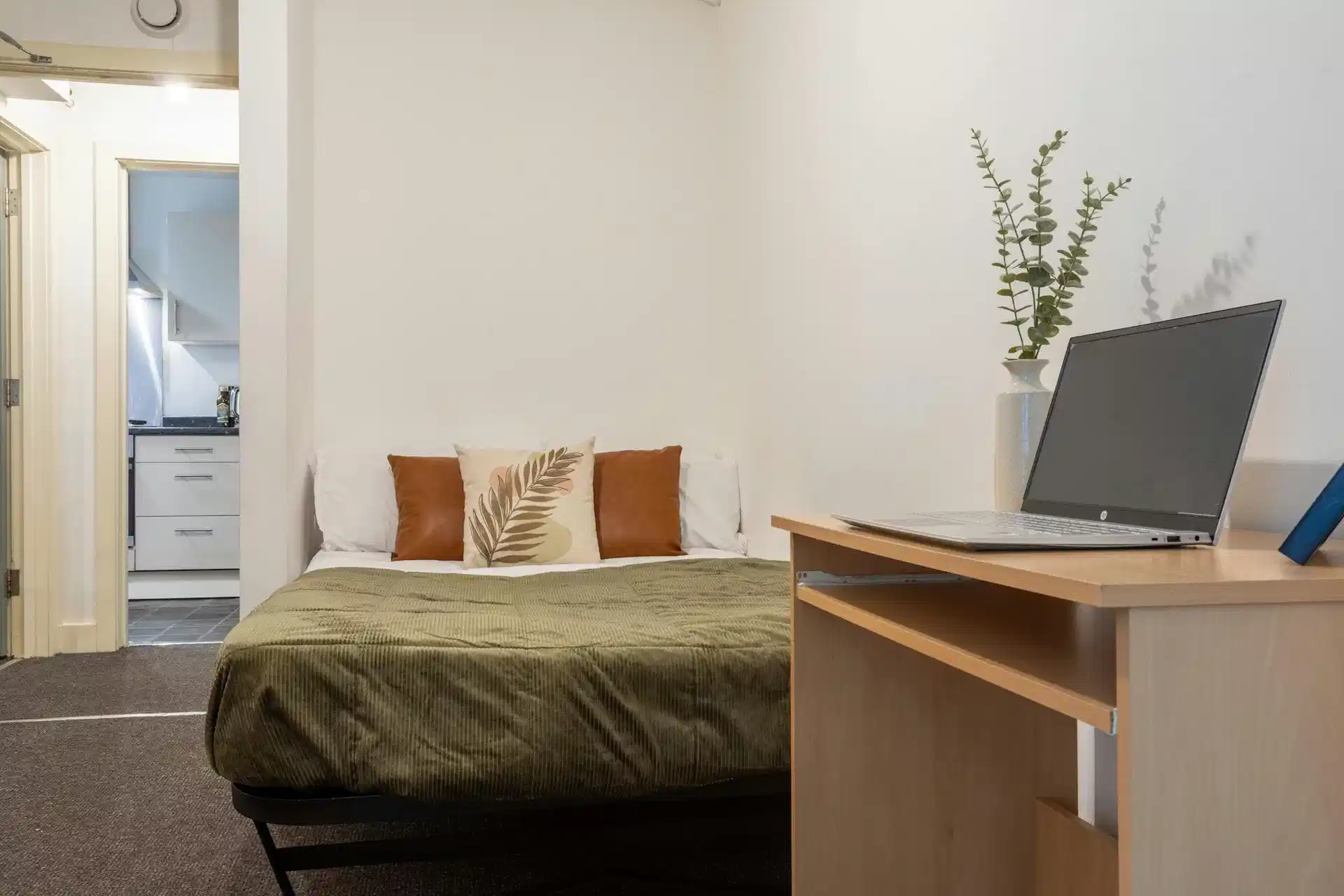 Amenities?w=400&h=260&fit=crop&q=40&auto=format&trim=auto