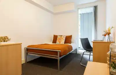 Amenities?w=400&h=260&fit=crop&q=40&auto=format&trim=auto