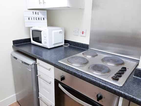 Amenities?w=400&h=260&fit=crop&q=40&auto=format&trim=auto