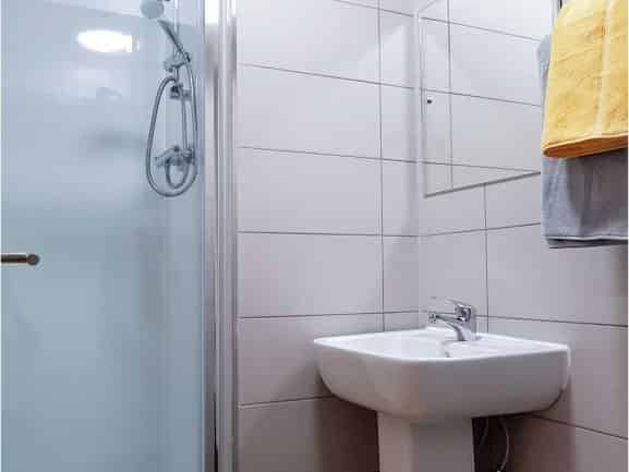 Amenities?w=400&h=260&fit=crop&q=40&auto=format&trim=auto