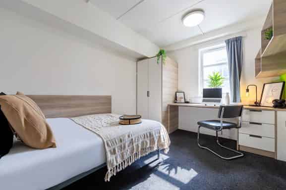 Amenities?w=400&h=260&fit=crop&q=40&auto=format&trim=auto