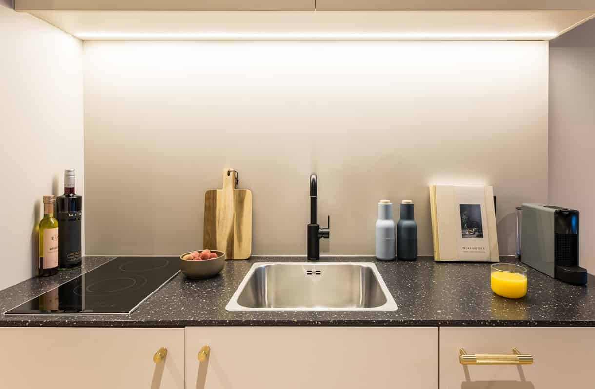 Amenities?w=400&h=260&fit=crop&q=40&auto=format&trim=auto