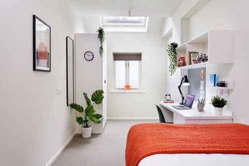 Common Area?w=400&h=260&fit=crop&q=40&auto=format&trim=auto