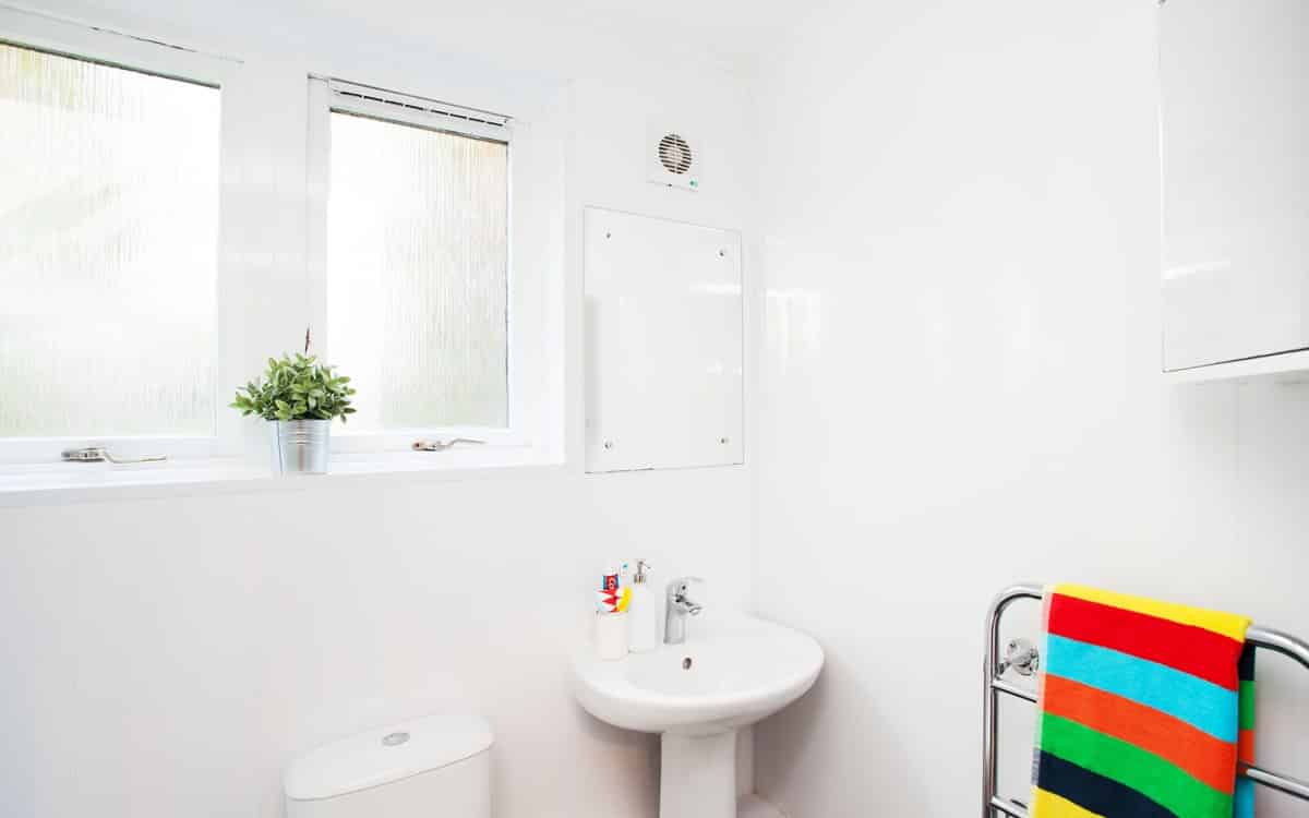 Kitchen?w=400&h=260&fit=crop&q=40&auto=format&trim=auto